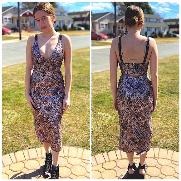 Rebecca Vallance Dresses & Skirts - Rebecca Vallance -Ring My Bell Plunge Midi Dress in Foil Lace